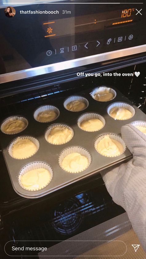 Cupcake Instagram Story Ideas, Baking Aesthetic Cupcakes, Baking Stories Instagram, Baking Ig Story Ideas, Cupcake Snapchat Story, Baking Captions For Instagram Story, Cupcake Captions Instagram, Cupcake Instagram Story, Baking Snapchat Stories