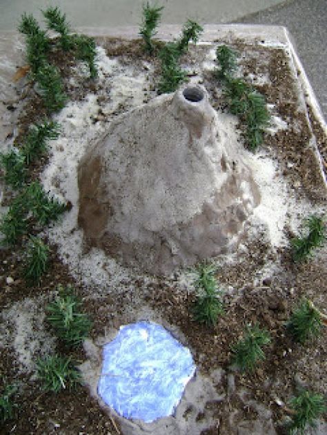 Volcano Science Projects, Volcano Model, Volcano Projects, Cool Science, Erupting Volcano, Kid Experiments, Fair Projects, Plastic Bottle Crafts, Science Fair Projects