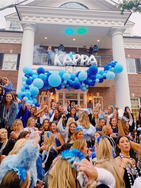 Sorority Girl Aesthetic, Kappa Bid Day, Fotbar Sq, Sorority Aesthetic, Recruitment Themes, College Sorority, Sorority Bid Day, Bid Day Themes, College Aesthetic