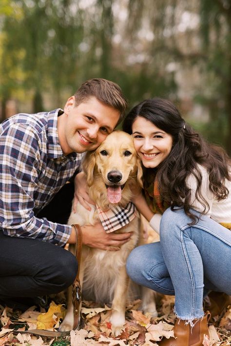 Couple And Dog Family Photos, Fall Photo With Dogs, Professional Couple Photoshoot With Dog, Photos With Dogs Couple, Photos With Puppies, Family Pic With Dog Ideas, Fall Dog Family Pictures, Fall Pics With Dogs, Christmas Poses With Dog