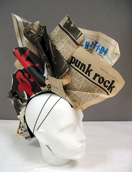 Newspaper Hat, Recycled Costumes, Cardboard Costume, Foam Wigs, Stephen Jones, Zombie Walk, Cosplay Inspiration, Folding Origami, Couture Hats