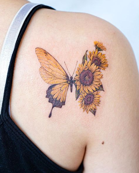 Sunflower And Butterfly Tattoo, Sunflower Foot Tattoos, Tattoo Papillon, Sunflower Tattoo Meaning, Rose And Butterfly Tattoo, Butterfly Tattoo Meaning, Sunflower Tattoos, Butterfly Tattoo Designs, Sunflower Tattoo Design