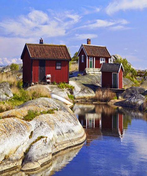 Stockholm Archipelago , Sweden - Travel Pedia Sweden Places To Visit, Stockholm Archipelago, Red Houses, Sweden Travel, Scandinavia Travel, Scandinavian Countries, Nordic Countries, Voyage Europe, Timber House