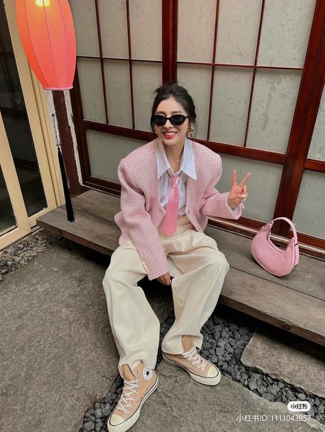 Peony Aesthetic, Fashion Kawaii, Street Outfits, Girl Fashion Style, Aesthetic Streetwear, Outfits With Converse, Ulzzang Fashion, Fashion Mistakes, Mode Inspo