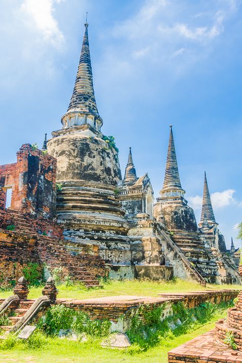 Backpack Thailand, Shintaro Kago, Women Relaxing, Asia Places, Bangkok Travel Guide, Thailand Tourist, Udon Thani, Thai Travel, Thailand Adventure