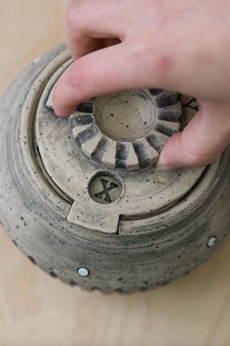 How I made a Locking Jar — pottery to the people Andrew Clark, Jar Pottery, Pottery Coasters, Coil Pottery, Pottery Lessons, Pottery Kiln, Pottery Form, Pottery Videos, Ceramic Boxes