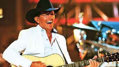 George Strait Delivers Boot Scootin’ Tribute To Brooks & Dunn At Their ‘Last Rodeo’ George Strait Family, George Straight, Male Country Singers, King George Strait, Country Music Artists, George Strait, Country Music Stars, Country Men, Country Stars