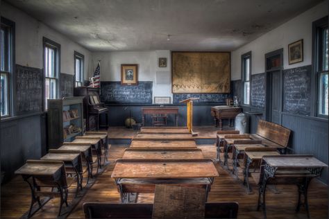 School Room Decor, Old School Room, Boys Dorm Room, Gacha Background, Classroom Background, Old School House, Forgotten Places, School Interior, Victorian Buildings