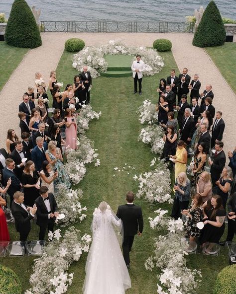 Italian Weddings, Flowers Instagram, Image Film, Ceremony Decor, Wedding Aisle, Wedding Videographer, Wedding Ceremony Decorations, Italian Wedding, Wedding Service