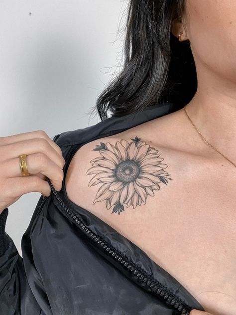 Sunflower Tattoo On Chest, Sunflower Tattoo Shoulder Blade, Sunflower Shoulder Tattoo, Sunflower Tattoo Shoulder, Tattoo Chest, Sunflower Tattoos, Sunflower Tattoo, Tattoo Tattoo, Shoulder Tattoo