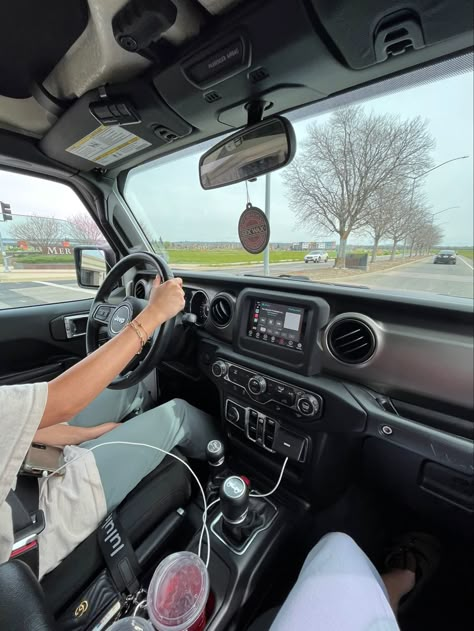 Getting A Car Aesthetic, Jeep Astethic, Girl Cars Aesthetic, Jeep Roadtrip Aesthetic, Inside The Car Aesthetic Day, Whats In My Car, Jeep Car Aesthetic, Car Inspo Pics, Jeep Interior Aesthetic