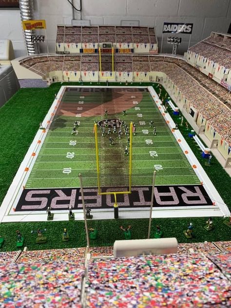 Historical Statues, Electric Football, Nfl Stadiums, Childhood Games, Roll Tide, Hockey Rink, Nfl, Miniatures, Electricity