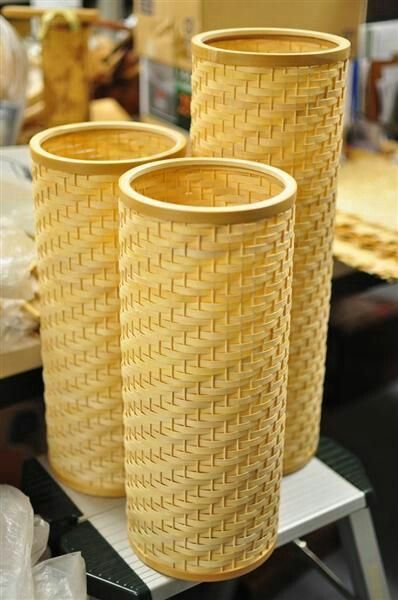 Bamboo Lights, Bamboo Furniture Diy, Anyaman Bambu, Bamboo Containers, Bamboo Ideas, Bamboo Diy, Bamboo House Design, Bamboo Architecture, Bamboo Decor