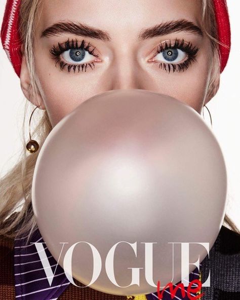 Gum Aesthetic, Pyper America Smith, Blowing Bubble Gum, Vogue Taiwan, Paint Inspiration, Studio Photos, Makeup Step By Step, Blowing Bubbles, Bubble Hem