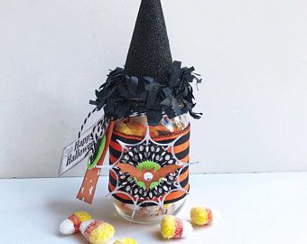 Halloween Candy Box, Halloween Favor Bag, Classroom Halloween Party, Halloween Treat Boxes, Halloween Classroom, Halloween Favors, Halloween Goodies, Halloween Treat Bags, Party Favor Boxes