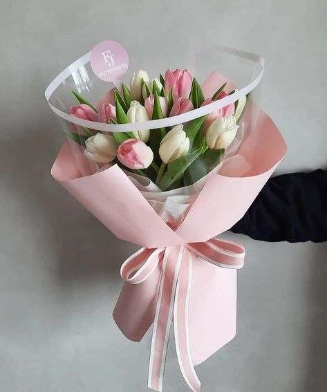 Large Flower Bouquet, Tulip Flower Bouquet, Tulip Bouquets, Flower Bouquet Delivery, Minimalism Living, Diy Bouquet Wrap, Luxury Flower Bouquets, Bouquet Delivery, Flower Bouquet Diy