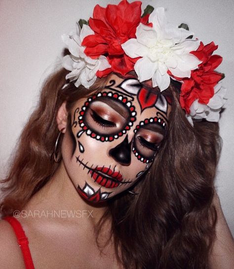 Sarah New✨ on Instagram: “Candy Skull💀🌹 headpiece by @love__steph__” Makijaż Sugar Skull, Candy Skull Makeup, Skull Headpiece, Catrina Makeup, Muertos Makeup, Halloween Makeup Sugar Skull, Day Of The Dead Makeup, Halloweenský Makeup, Catrina Tattoo