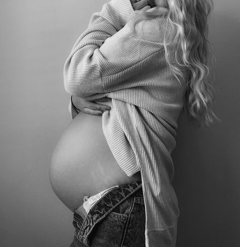 35 Week Maternity Photos, Pregnant Bump Photos, 39 Weeks Pregnant Photos, Weekly Bump Pictures Photo Ideas, Pregnancy Photo Ideas At Home, 30 Weeks Pregnant Photos, Diy Bump Photos, 20 Weeks Pregnant Pictures Photo Ideas, Bump Update Pictures