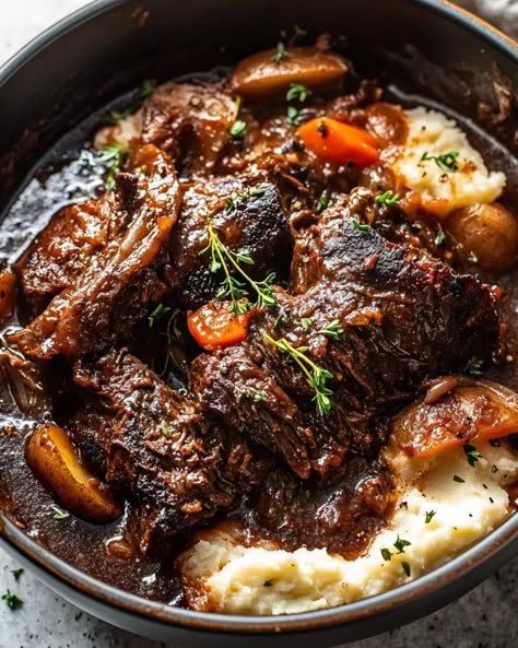 Best Dirty Rice Recipe, Slow Cook Beef Stew, French Beef Stew, Beef Bourguignon Recipe, Braised Short Ribs Recipe, Boneless Beef Short Ribs, French Food Recipes, Half Baked Harvest Recipes, Beef Food Recipes