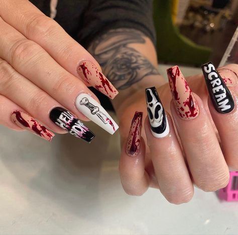 Horror Nails Scream, Scream Movie Nail Art, Saw Halloween Nails, Tv Show Inspired Nails, Scream Nails Almond, Scream Themed Nails, Scream Movie Nails, Scream Inspired Nails, Scream Nails Halloween