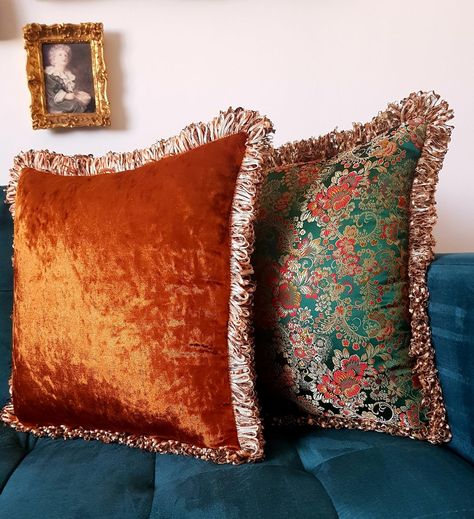 Bedroom Classic Design, Desi House, Indian Handicrafts Decor, Textile Display, Moroccan Street, Painted Dupatta, Fancy Pillows, Luxury Pillows Decorative, Indian Cushions