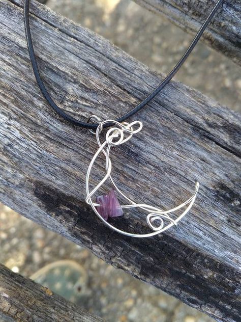 Hey, I found this really awesome Etsy listing at https://www.etsy.com/listing/1106319245/wire-wrap-crescent-moon-pendant-with Simple Wire Pendant, Witchy Wire Wrapped Jewelry, Wire Necklace Ideas, Jewelers Making, Wire Necklace Diy, Moon Wire Wrap, Simple Wire Wrapped Pendant, Wire Moon, Wire Wrapped Moon