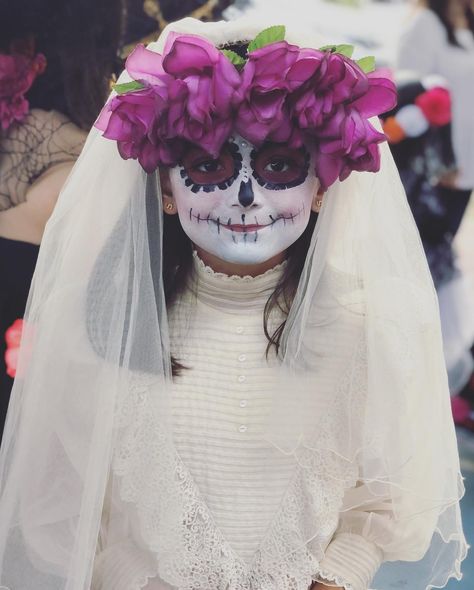 Catrina bride / Catrina makeup / day of the dead / Mexican traditions / Mexico / Catrina flowers / Catrinas Headpiece, Catrina Pink Dresses, Catrina Costume Jewelry, Mexican Skeleton Costume, Day Of The Dead Girl, Mexican Traditions, Day Of The Dead, Dia De Muertos, Halloween Face