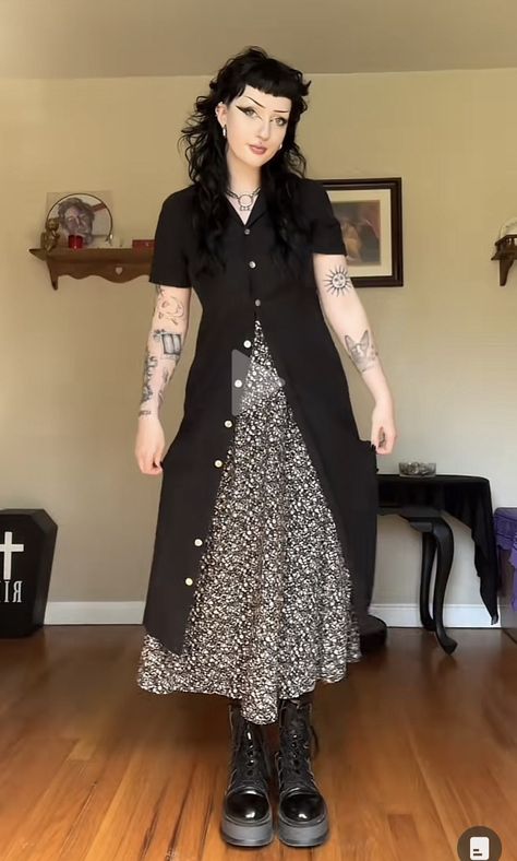 90s Modern Fashion, Layering In Summer, Whimsigoth Outfits Summer, Modest Alt Outfits, Casual Goth Outfits Summer, Transfemme Fashion, Summer Alternative Outfits, Summer Outfits Alt, 70s Goth