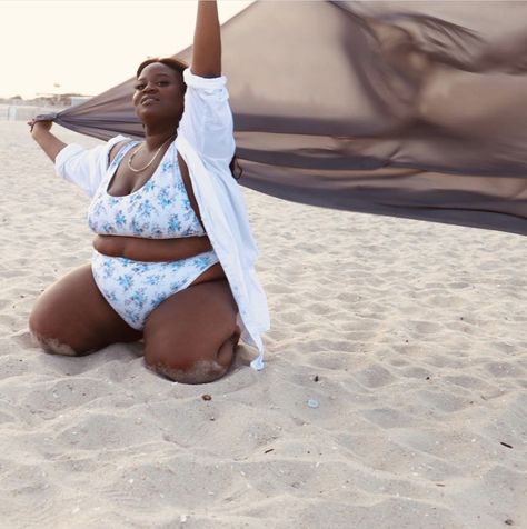 How My First Time Wearing a Two-Piece Plus Size Swimsuit Increased My Confidence "I remember quite vividly the day I got my first two piece in the mail. It was a hot pink number, made to be seen!" @iamjuicyjohnson reflects on TCF! #plussizeswim #plussizefashion College Wardrobe, Plus Size Summer Fashion, Plus Size Swimsuit, Plus Size Beach, Plus Size Fashion Tips, Curvy Fashionista, Plus Size Swim, Two Piece Swimwear, Holiday Essentials