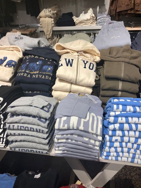 Brandy Hoodies, Mall Clothes Shop Aesthetic, Georgetown Brandy Melville, London Brandy Melville, Brandy Melville Stores, Brandy Aesthetic, Ghanda Clothing, White Girl Outfits, Brandy Melville Shirts & Tops