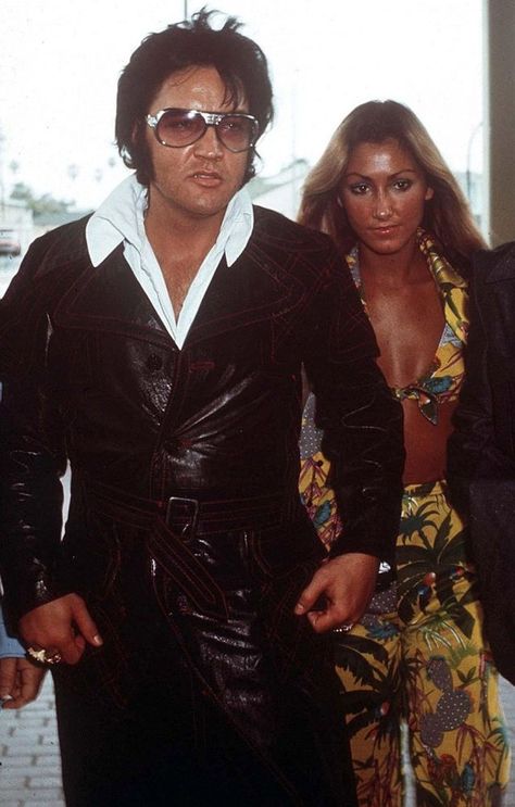 Alex Dimitriades, Elvis Presley Family, King Elvis Presley, Linda Thompson, Bruce Jenner, Elvis Presley Pictures, Elvis And Priscilla, Joseph Jackson, King Of Pop