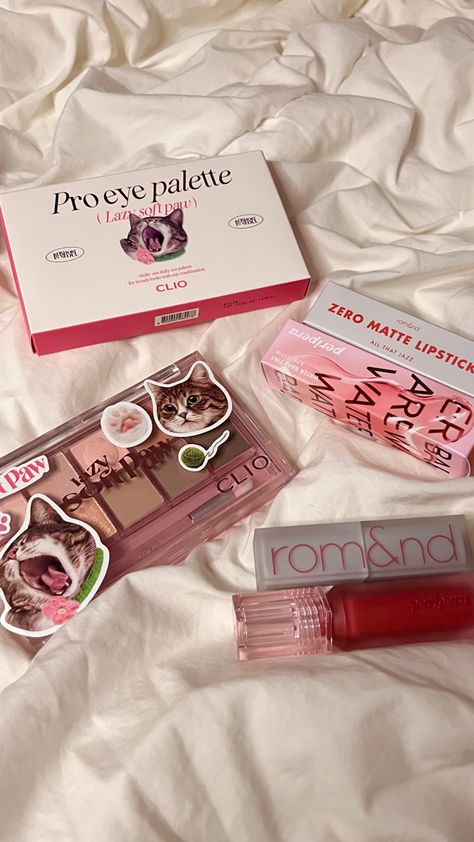 Lazy Soft Paw Palette, Korean Makeup Rom&nd, Yesstyle Influencer, Yesstyle Makeup, Yesstyle Haul, Makeup Influencer, Makeup Douyin, Kpop Makeup, Makeup Tools Products