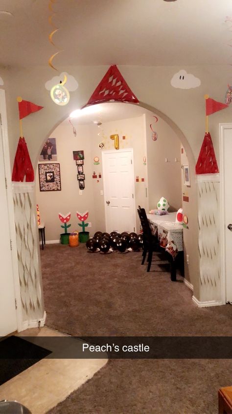 Peaches castle made out ot streamers Princess Peach Bedroom Ideas, Princess Peach Castle Diy, Princess Peach Birthday Party Games, Peaches Castle, Princess Peach Birthday Party, Princess Peach Halloween, Nintendo Birthday, Peach Birthday Party, Castle Diy