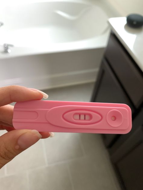 Embarazada pregnancy positive test mommy to be family goals growing baby wifey mom aesthetic Positive Pregnancy Test Aesthetic, Positive Test Pregnancy, Pregnancy Test Aesthetic, Pregnancy Test Kit Positive, Pregnancy Kit, Pregnancy Test Results, Mood With Bae, Vision 2024, Mom Aesthetic