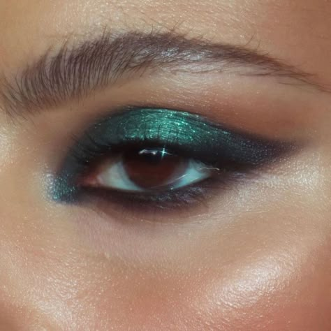 Maquillage On Fleek, Smink Inspiration, Ethereal Makeup, Makijaż Smokey Eye, Dope Makeup, Green Eyeshadow, Edgy Makeup, Monday Blues, Make Up Inspo