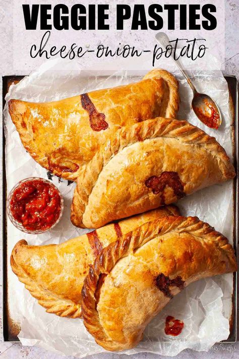 These easy cheese and onion pasties with potato are a delicious version of vegetable Cornish pasties that are hard to beat. The generous and flavourful filling plus the crisp yet tender shortcrust pastry makes these cheese pasties practically irresistible. Curried Vegetable Pasties, Cornish Pasties Vegetarian, Recipes Using Shortcrust Pastry, Vegetable Pasties Recipes, Vegetarian Cornish Pasties, Short Crust Pastry Recipes Savoury, Cheese Pasties, Gbbs Recipes, Potato Pasties