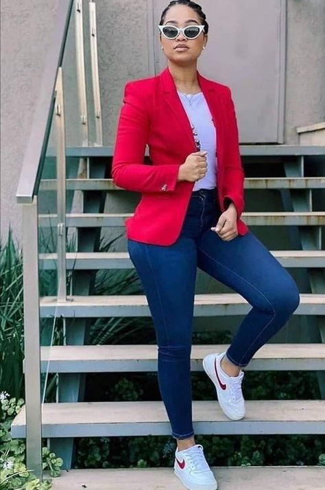 Blazer And Jeans Outfit, Conference Outfit, Teacher Attire, Teacher Fashion, Red Outfits, Outfits Con Jeans, Modest Casual Outfits, Casual Chic Outfits, Fashionable Work Outfit