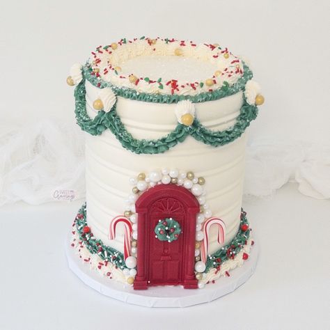 Gingerbread Christmas Cake, Gingerbread Themed Cake, Gingerbread Decorated Cake, Traditional Christmas Cake Decoration, Christmas Lambeth Cake, Faux Gingerbread Cake, Lambeth Style Christmas Cake, Gingerbread Cake, Holiday Cakes