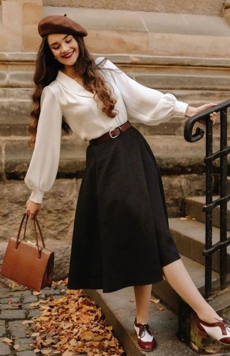 Modernized 50s Fashion, Vintage Office Wear Women, Retro Outfits Classy, Feminine Retro Style, Old Fashioned Outfits Vintage Classy, Old Lady Style Outfits, Modern 40s Style Outfits, 50s Womens Outfits, French Lady Style Classy