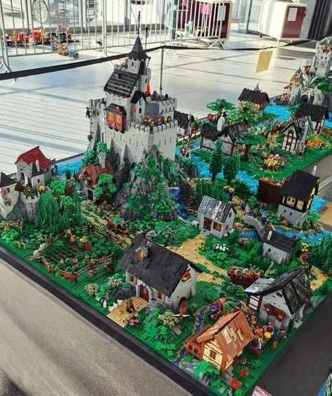 Lego Volcano, Castle Medieval, Lego Medieval, Big Lego, Lego Board, Medieval Ages, Lego Castle, Lego Creative, Lego Worlds