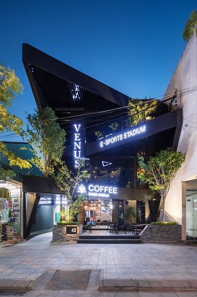 VENUS Esport Gaming Center - RULArchitect - Thien Thach Photo Restaurant Exterior Design, Cafe Exterior, Gaming Center, Restaurant Exterior, Gaming Design, Facade Architecture Design, Modern Architecture Building, Coffee Shop Design, Commercial Architecture