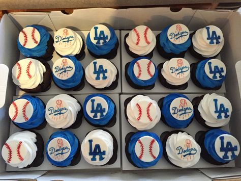 LA Dodgers Cupcakes!! Baseball Dodger Cupcakes, Dodgers Cupcakes, La Dodgers Cake, Dodger Party, Dodgers Baby Shower Ideas, La Dodgers Birthday Party, Dodgers Cake, Dodgers Birthday Party, Dodgers Party