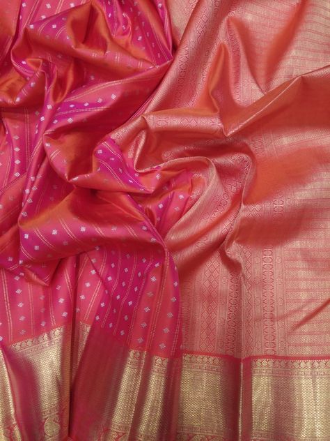 Kanakambaram Color Saree, Pattu Sarees Wedding, Saree Colours, Peach Color Saree, New Fashion Saree, Engagement Dress For Bride, Gadwal Sarees, Latest Silk Sarees, Indian Wedding Gowns