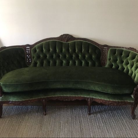 Antique Velvet Couch, Witchy Couch, Whimsigoth Couch, Dark Academia Sofa, Green Vintage Couch, Vintage Green Couch, Green Couch Aesthetic, Vintage Velvet Couch, Green Velvet Couch