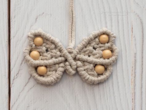 Easter Macrame Ideas Diy, Macrame Butterfly Tutorial, Macrame Ideas Diy, Easter Macrame, Macrame Easter, Keychain With Beads, Macrame Animals, Macrame Butterfly, Macrame Inspiration