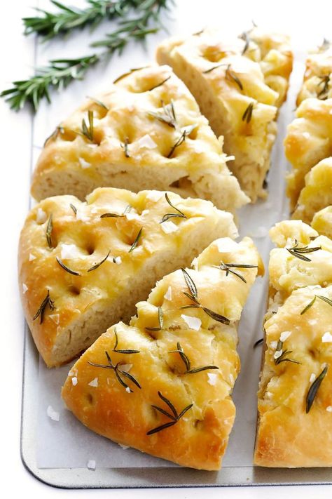 This delicious Rosemary Focaccia Bread is super easy to make, and topped with lots of fresh rosemary, olive oil and sea salt. Quick Foccacia Recipe, Quick Foccacia, Foccacia Bread Recipes Quick, Best Foccacia Bread Recipes, Rosemary Foccacia, Rosemary Focaccia Bread, Easy Focaccia, Rosemary Olive Oil, Foccacia Bread