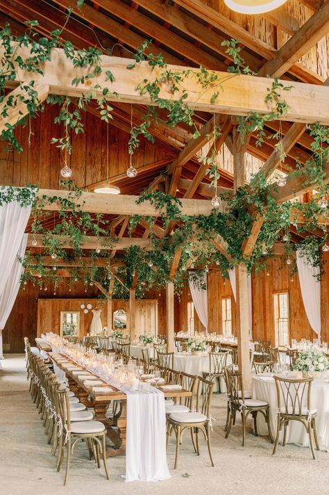 Wedding With Lots Of Greenery, Country Reception Ideas, Outside Barn Wedding, Rustic Outdoor Wedding Decor, Classy Barn Wedding, Event Nails, Spring Barn Wedding, Barn Style Wedding, Dresses Event