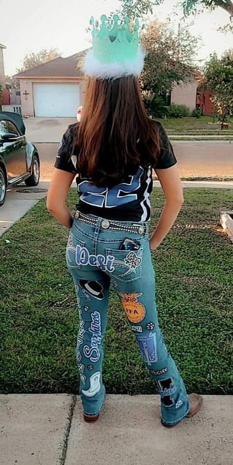 Robert Vela HS Homecoming Jeans Painting Pants For Homecoming, Hoco Jeans Painted Junior, Hoco Spirit Jeans, Cute Painted Jeans For Hoco, Senior Homecoming Jeans, Spirt Jeans Homecoming, Homecoming Pants, Homecoming Jeans, Senior Homecoming