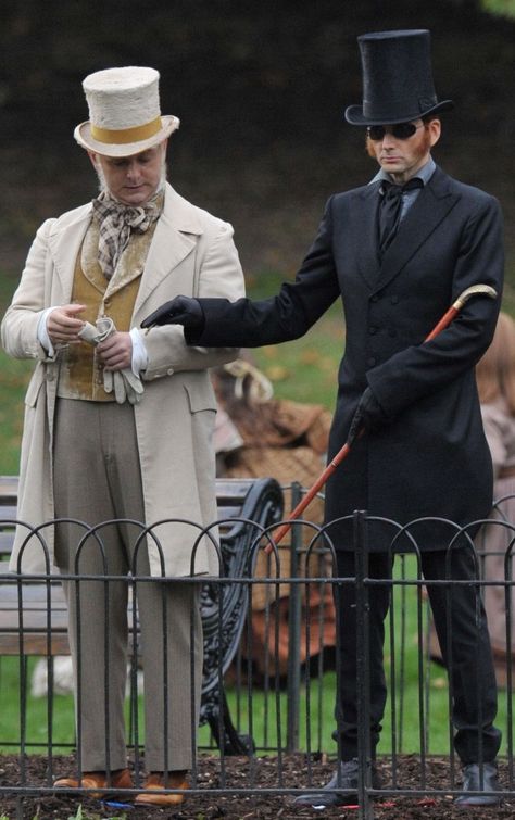 Michael Sheen and David Tennant filming Good Omens Good Omens Angels, Good Omens Bench, Good Omens Characters, Good Omens Cosplay, David Tennant Michael Sheen, Michael Sheen And David Tennant, Good Omens Tattoo, David Tennant And Michael Sheen, Old Married Couple