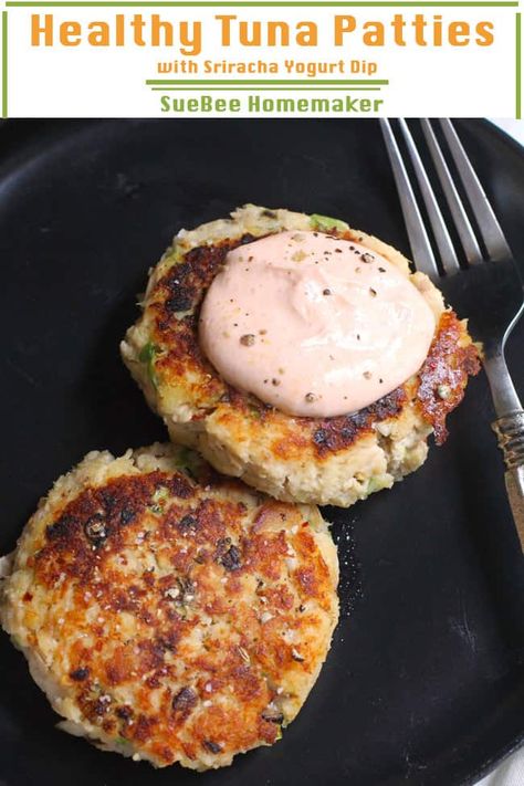 Learn how to make Healthy Tuna Patties in less than 30 minutes. These are low in calories and full of taste, and you'll be making them again and again. Top the patties with Sriracha Mayo and serve with a healthy side of greens for the best dinner EVER! | suebeehomemaker.com | #healthytunapatties #tunapatties #cannedtuna #healthydinnerrecipe Tuna Patties Healthy, Tuna Patty, Lent Meals, Sriracha Dip, Filling Foods, Stove Top Stuffing, Tuna Patties, Tuna Cakes, Healthy Tuna